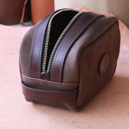 Heritage Leather Washbag: Pittards Moorland Edition